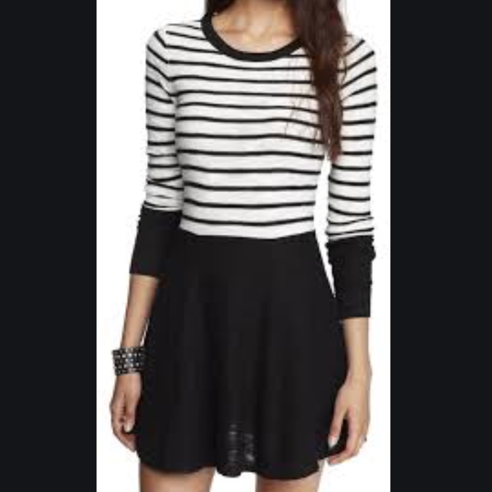 EXPRESS WOMEN XS BLACK WHITE STRIPE SKATER A LINE STRETCH DRESS KNIT LONG SLEEVE